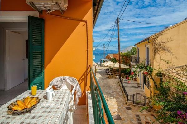 Апартаменты Alekos House Longos  Экстерьер фото